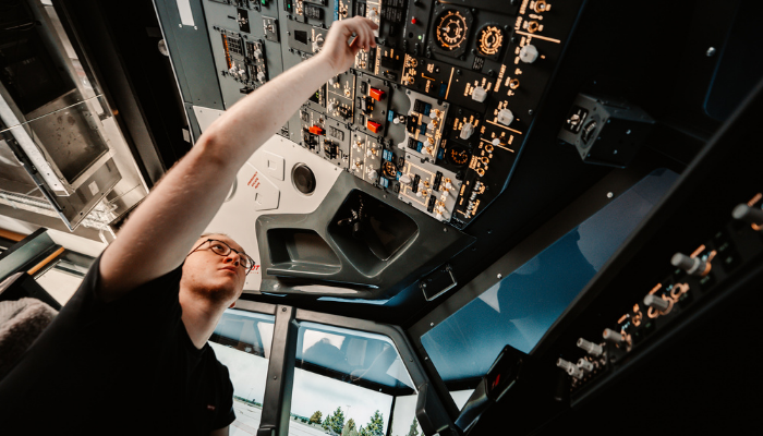 40-minute flight on the best airliner Boeing 737-800 simulator for max two persons